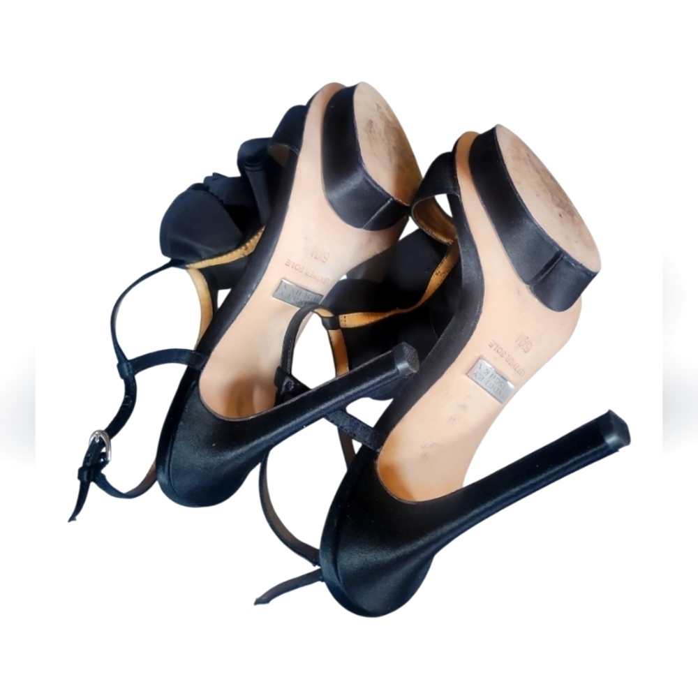 Badgley Mischka Women's Rose Petals Holiday Randee Black Satin Sandals 6 1/2 M - Picture 4 of 9